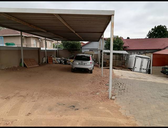 3 BEDROOM HOUSE FOR SALE IN TLHABANE WEST